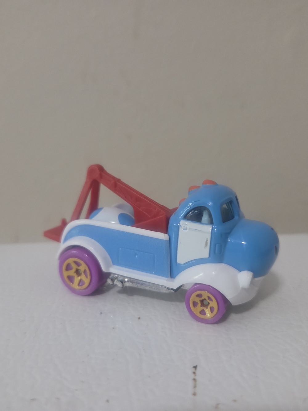 Hot Wheels Die-cast Metal Super Mario Light Yoshi Character Cars